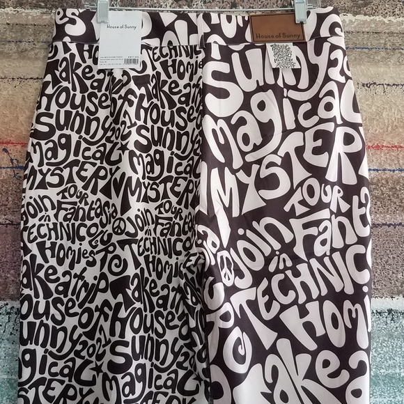 Lisa Says Gah Pants - 'Lisa Says Gah'    Size 6 tts. NEW WITH TAGS  Lyric Print  Beatles  70's Peace